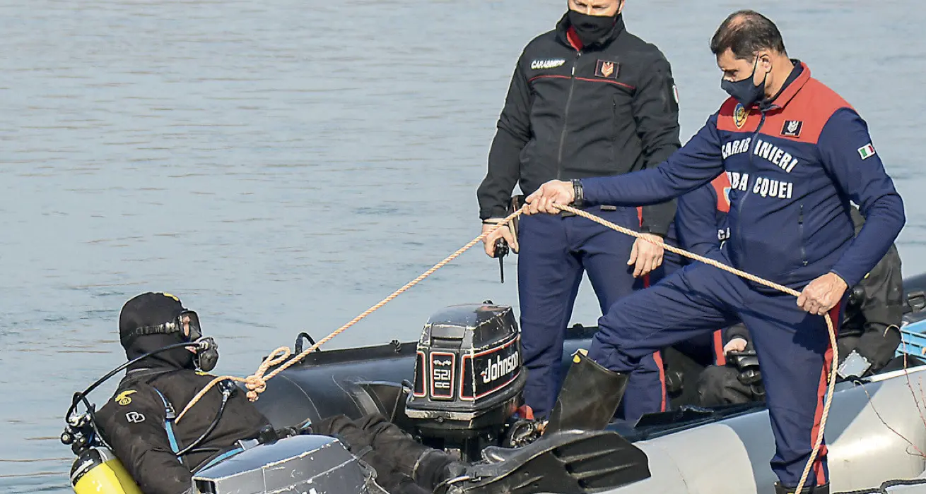 I sub nell’Adige cercano Peter palmo a palmo, recuperati alcuni piccoli oggetti