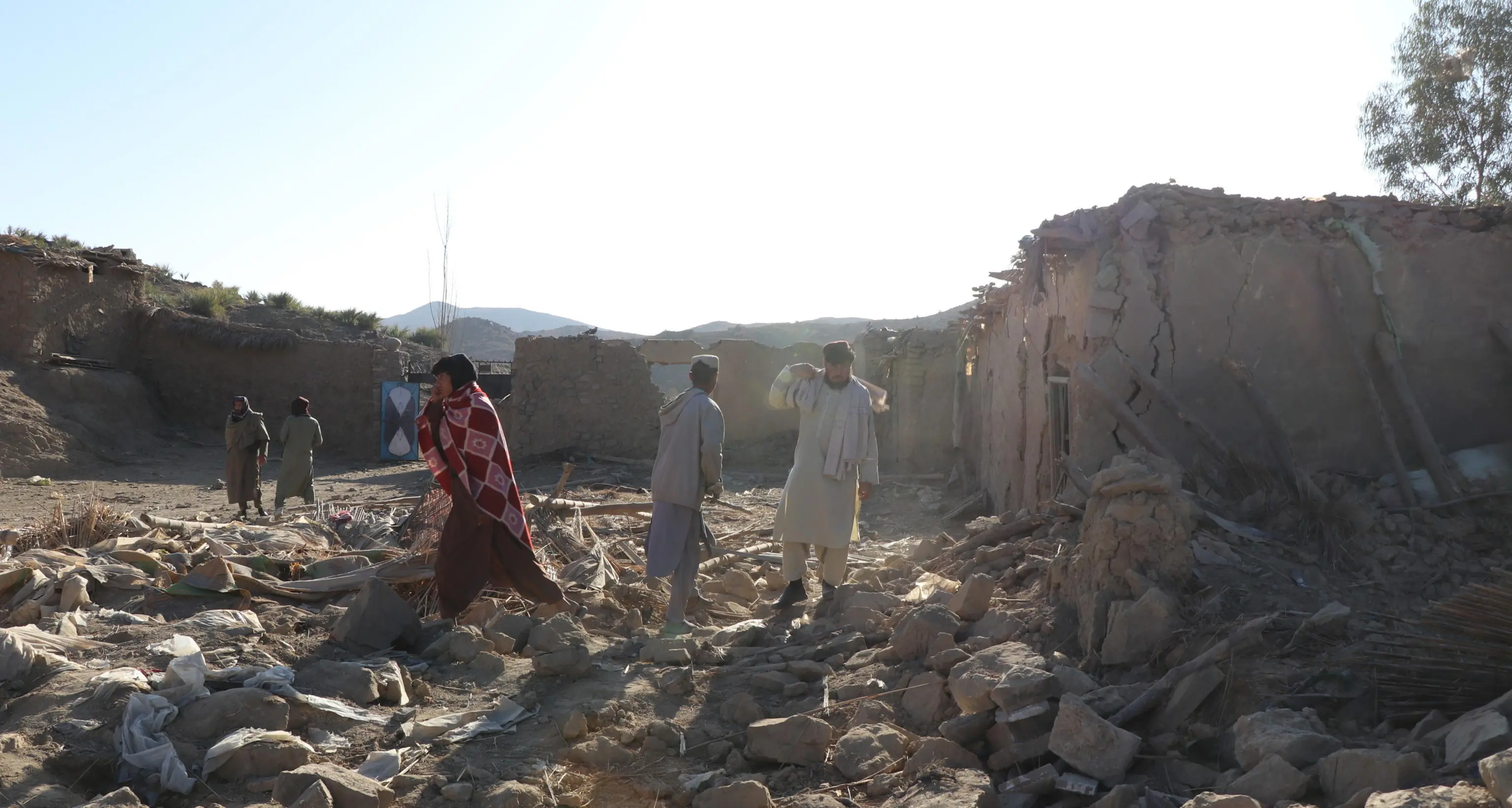 Afghanistan: decine di morti e feriti nei raid pakistani