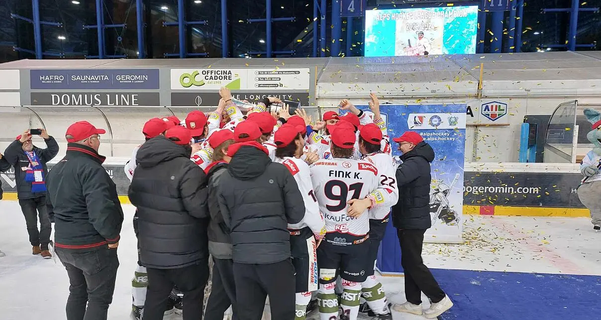 Alps Hockey League, il Renon alza la coppa