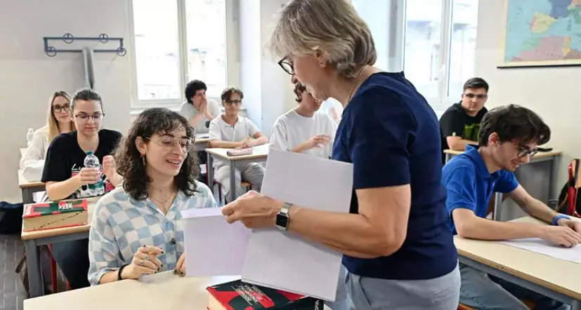 L’annuncio di Kompatscher: «Dal 2026 un aumento reale degli stipendi degli insegnanti»