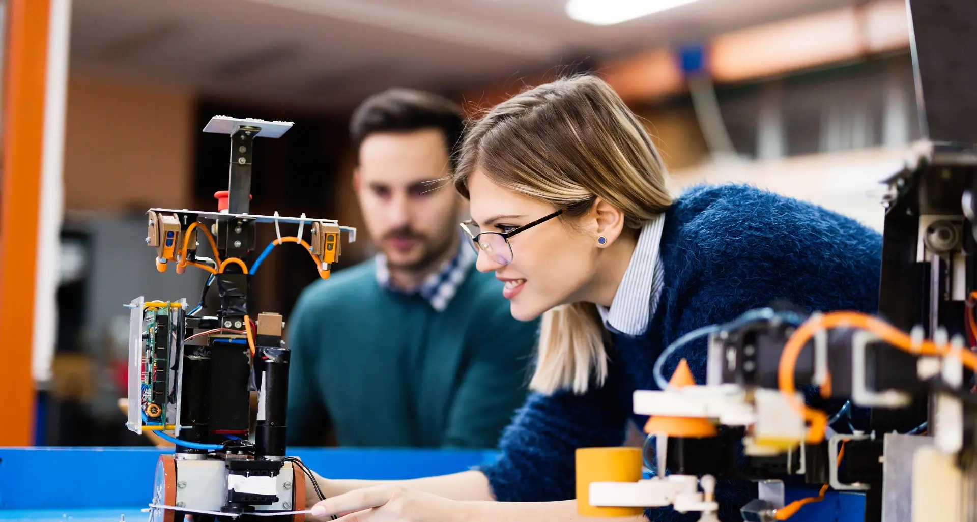 Contributo (mille euro per apprendista) per l’avvio di giovani donne alle professioni Stem in Alto Adige