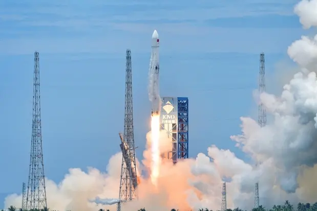 La Cina recupera per la prima volta un razzo riutilizzabile