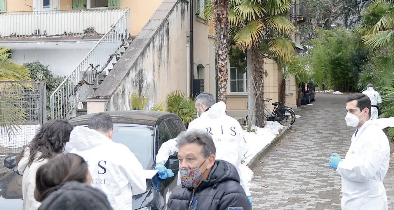 C’è l’ipotesi di un avvelenamento Passata al setaccio la casa della coppia