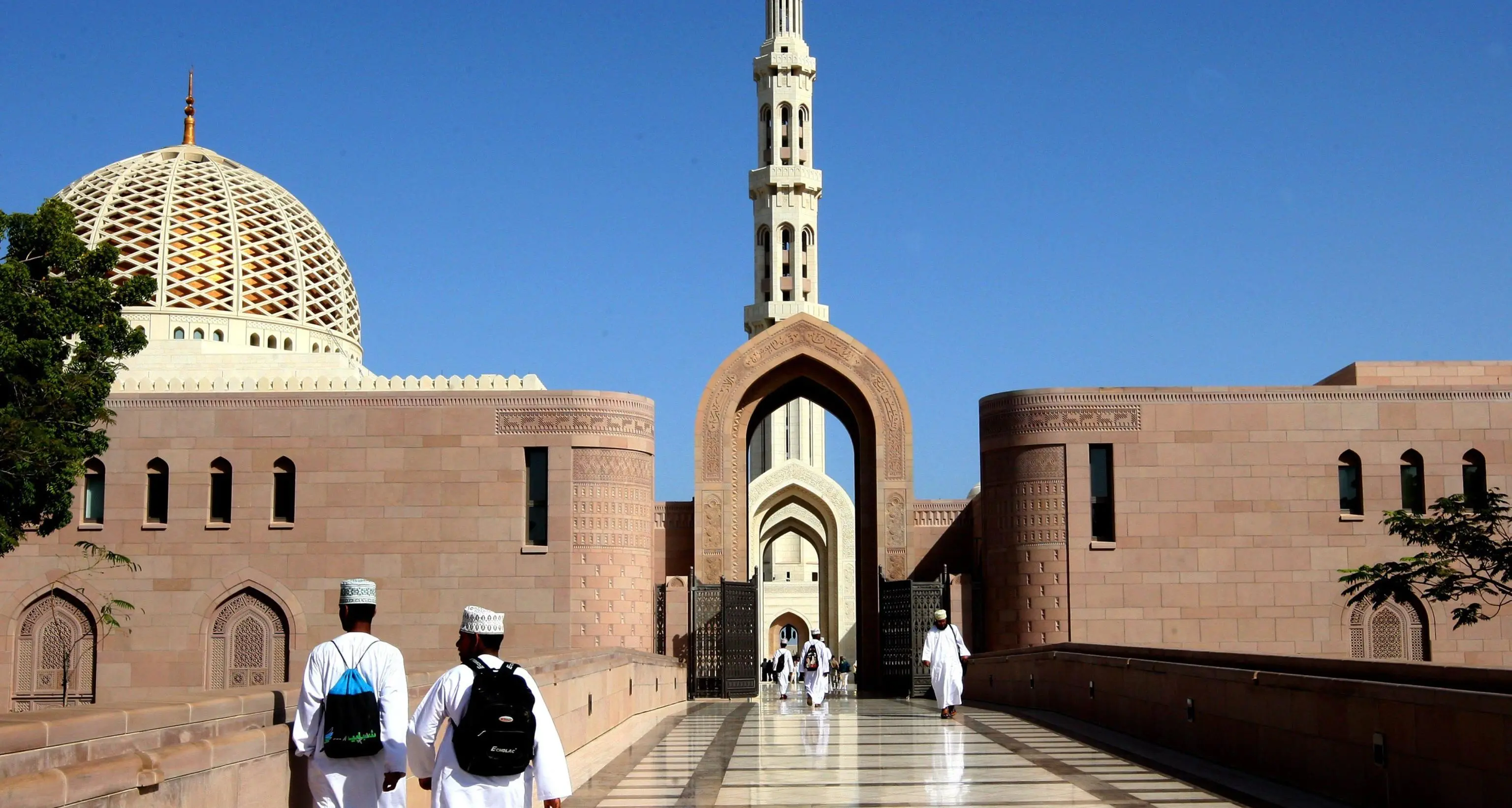 Oman, sparatoria in una moschea: 4 morti