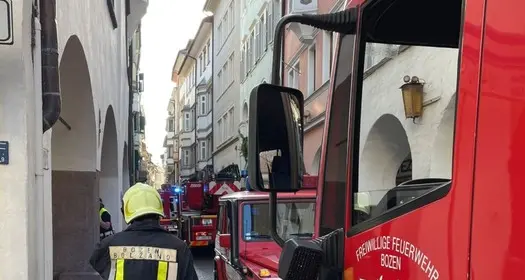 Fumo sotto i Portici a Bolzano, guasto all’impianto di un negozio