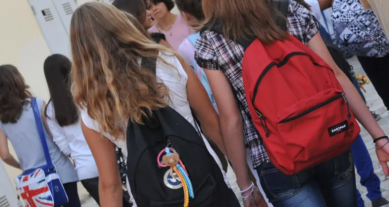 Scuola, ma quanto mi costi! Oltre 600 euro (+6,2%) solo per il corredo: molti useranno quelli vecchi