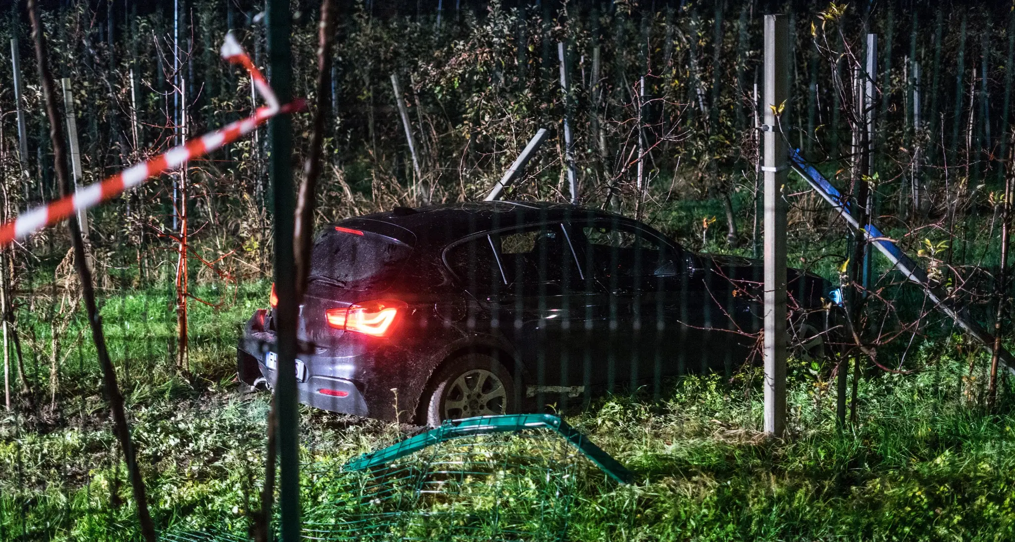 Merano, un’auto è uscita di strada finendo in un frutteto