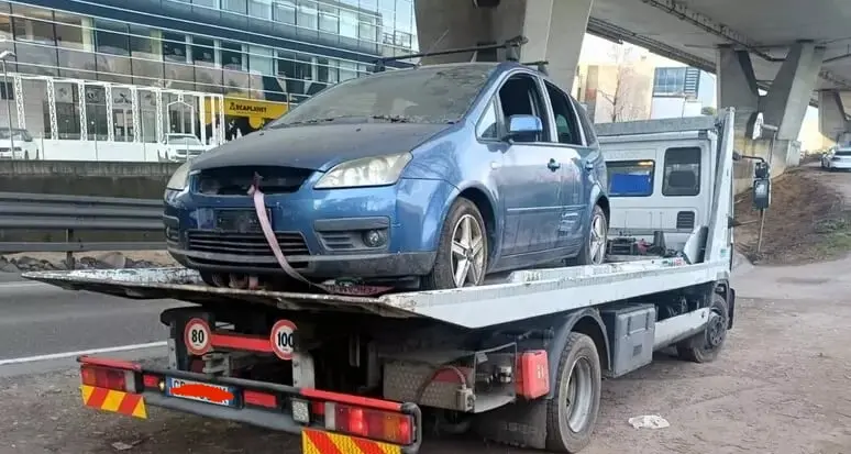 Camionista ubriaco provoca un incidente alle 11 del mattino: denunciato per guida in stato d’ebbrezza