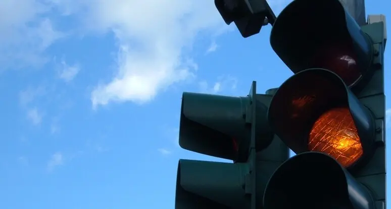 Semafori a Bolzano, il giallo passa da quattro a 5 secondi