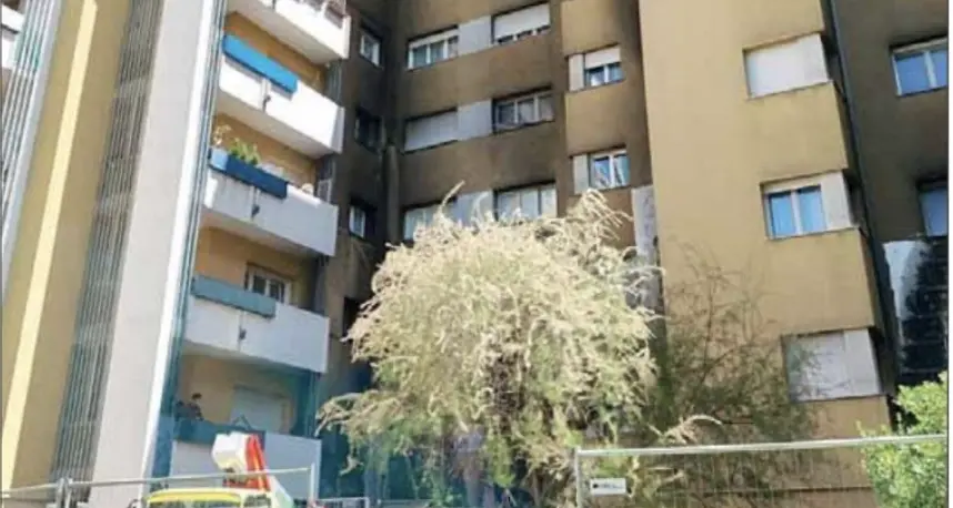Incendio nel condominio a Bolzano, un milione di danni: «Abbiamo perso tutto»