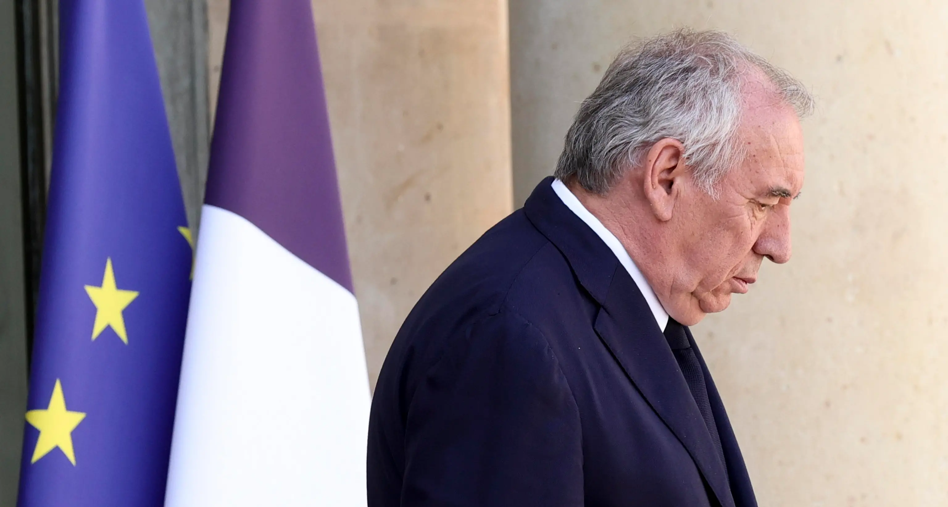 Francia: governo in bilico, Bayrou vede i leader da lunedì