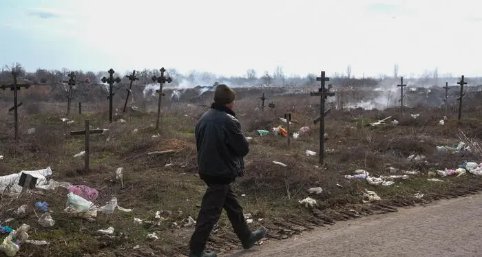 Ucraina, l’Onu: «crescenti informazioni su fosse comuni a Mariupol»