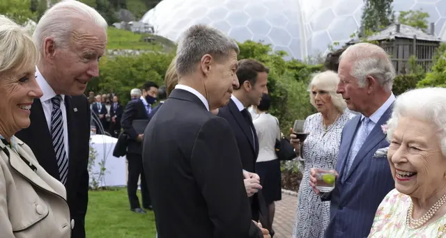 Regina: Biden vicino a Elisabetta e alla sua famiglia