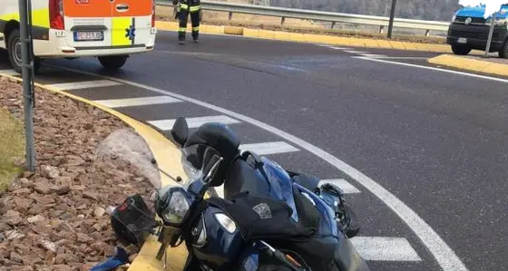 In scooter contro un’auto: ferita una donna