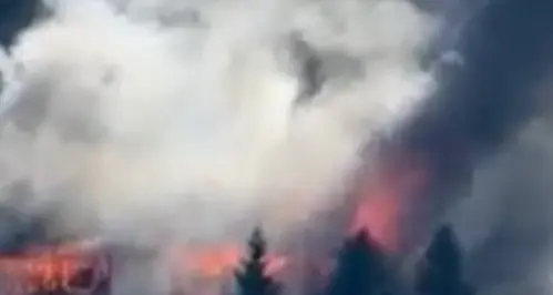 Furioso incendio a Lago di Resia: in fiamme un garage