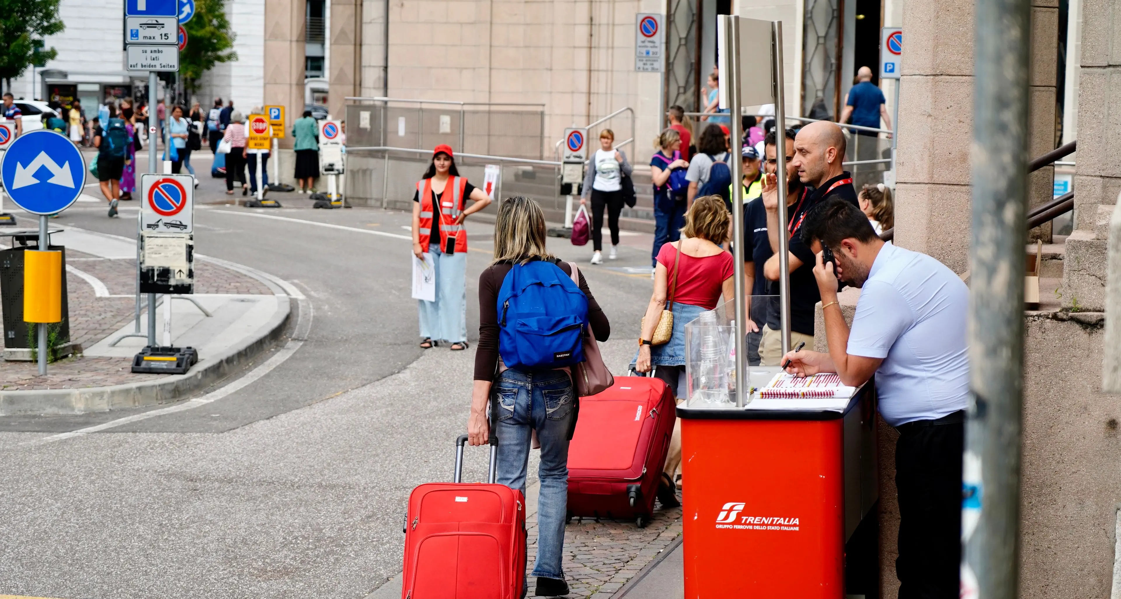 Parcheggi pieni e blocco dei treni, scatta l’ordinanza anti-traffico a Bolzano