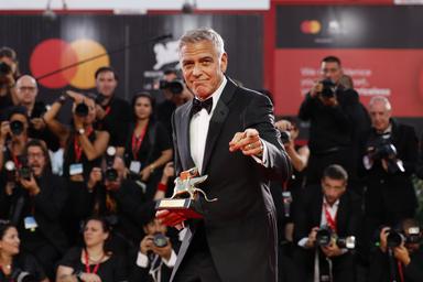 George Clooney, 'nessuno ride o piange in lingue diverse'