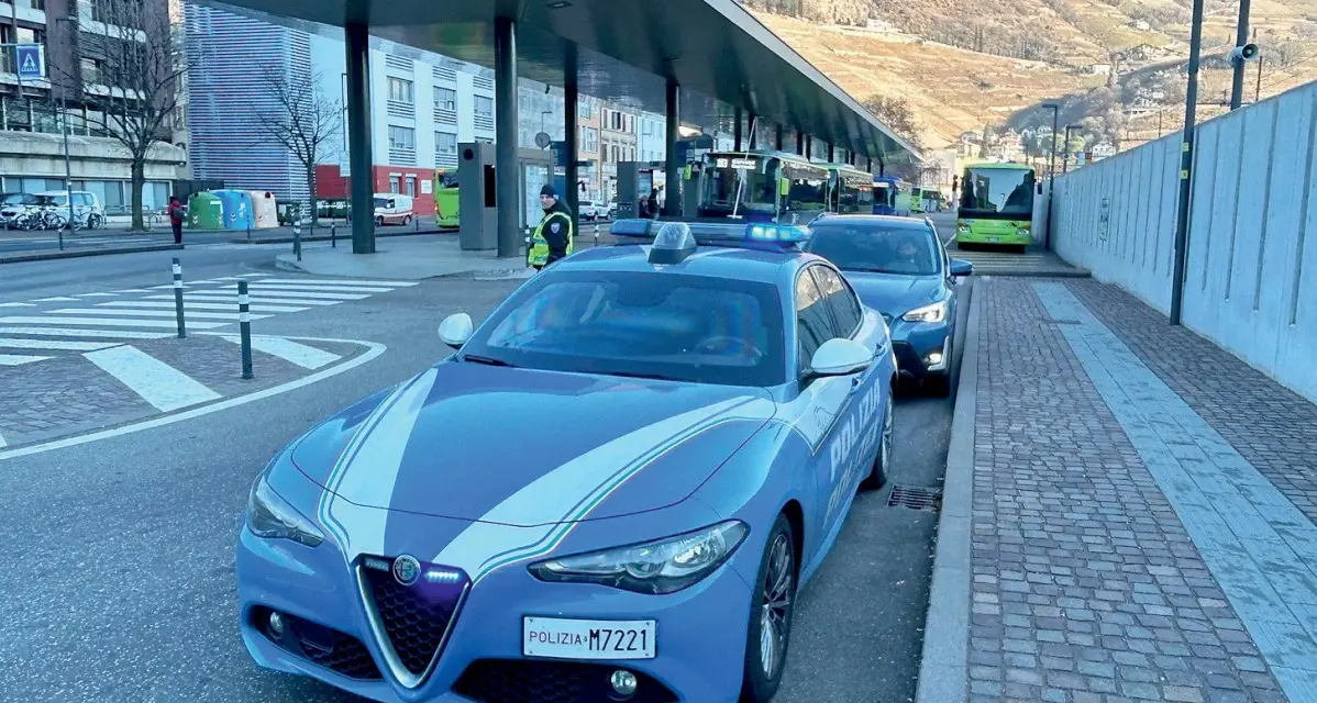 Bolzano, nel 2024 sono stati 54 gli interventi della polizia in bus: «Cresce l’aggressività»