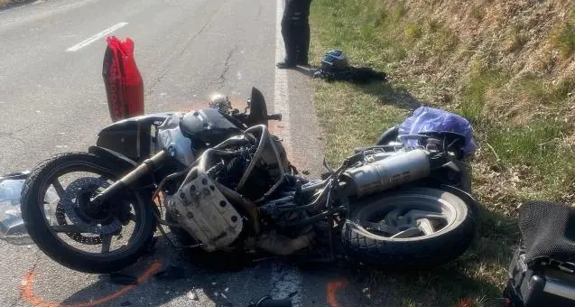 Moto contro pullman a Laion: grave un 45enne