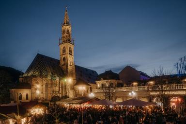 Mercatino di Natale Bolzano inaugurato 26 novembre, 35/a edizione in segno solidarietà