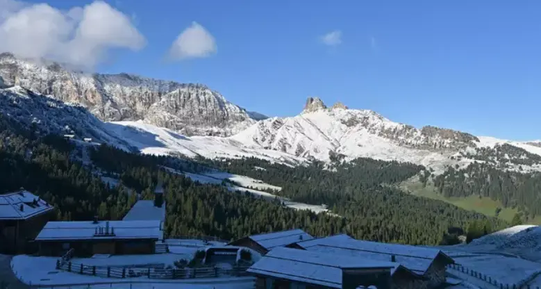 Con l'autunno arriva la prima neve in Alto Adige: fiocchi fino a 1.700 metri, imbiancata l'Alpe di Siusi