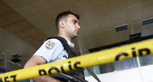 Turchia: 100 arresti per terrorismo, pure attori e avvocati