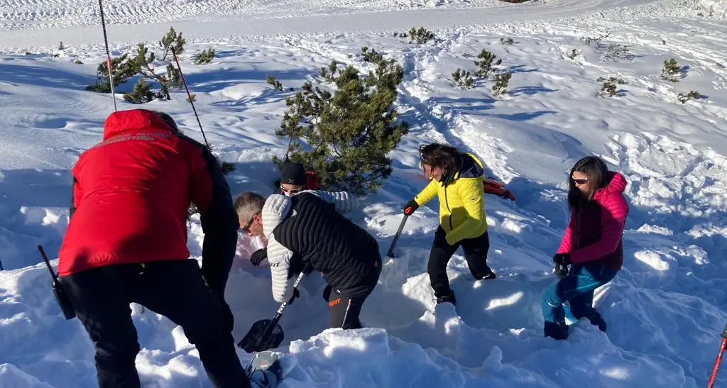 “Sicuri sulla neve”, giornata di prevenzione con il Soccorso Alpino a Passo Oclini