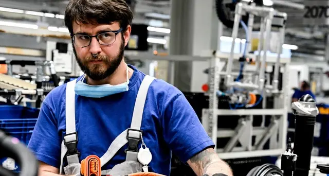 Industria:Istat,fatturato febbraio +2,8% mese, top da 2000