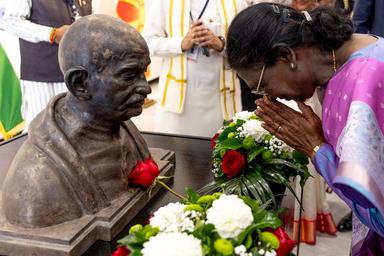 Media, manoscritti di Gandhi venduti all'asta a 1,4 milioni di euro