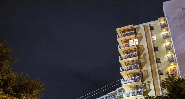 Miami: demolito il resto del palazzo crollato