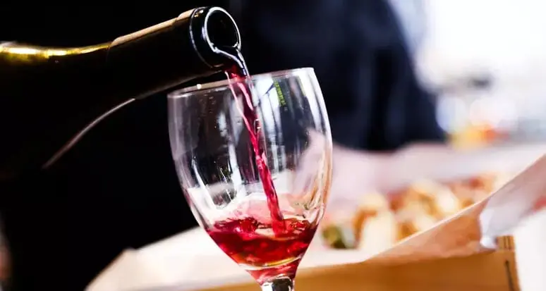 Vino senza alcol, il decreto “fiscale” che sblocca la produzione anche in Italia
