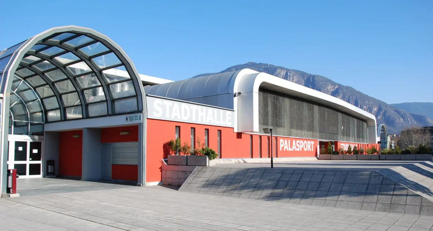 Green pass: al Palasport di Bolzano i tamponi. Ma solo per i residenti