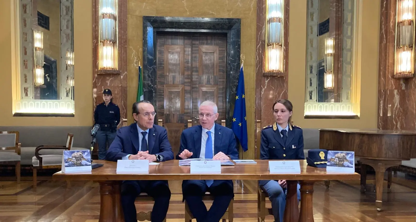 Bolzano, il questore Ferrari presenta il Calendario Polizia 2026