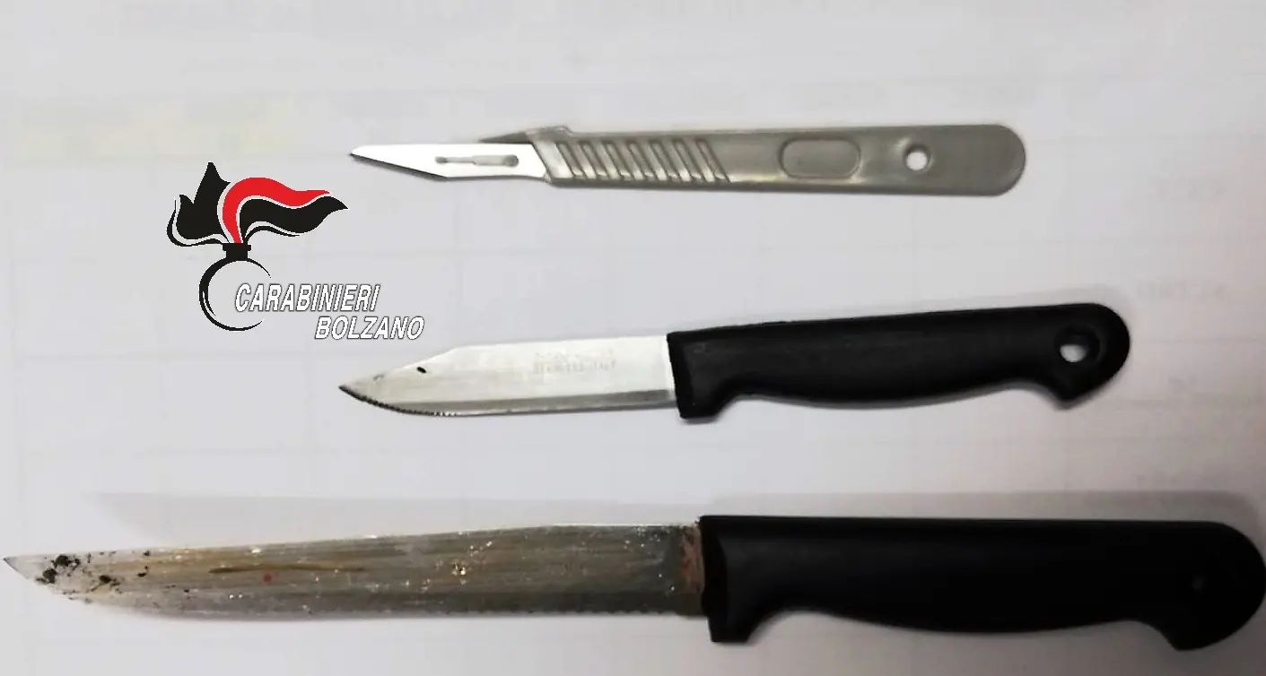Laives, commercialista aggredito con un coltello nella notte: arrestato un infermiere 47enne