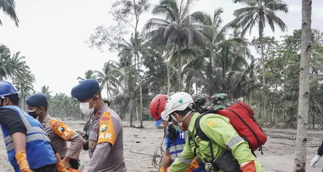 Indonesia: erutta ancora il vulcano Semeru, i morti salgono a 15