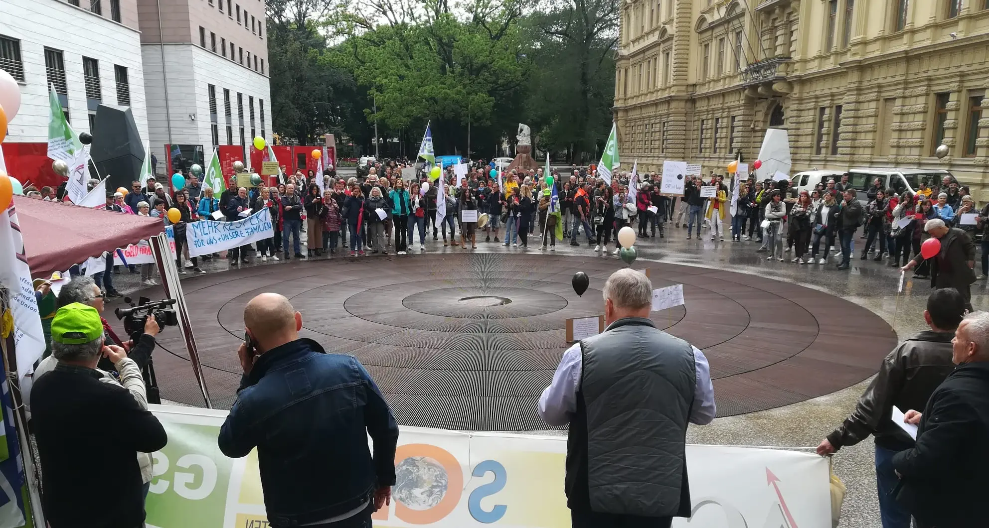 «Salari più alti, meno elemosine». La marcia di protesta dei sindacati Ago e Gs