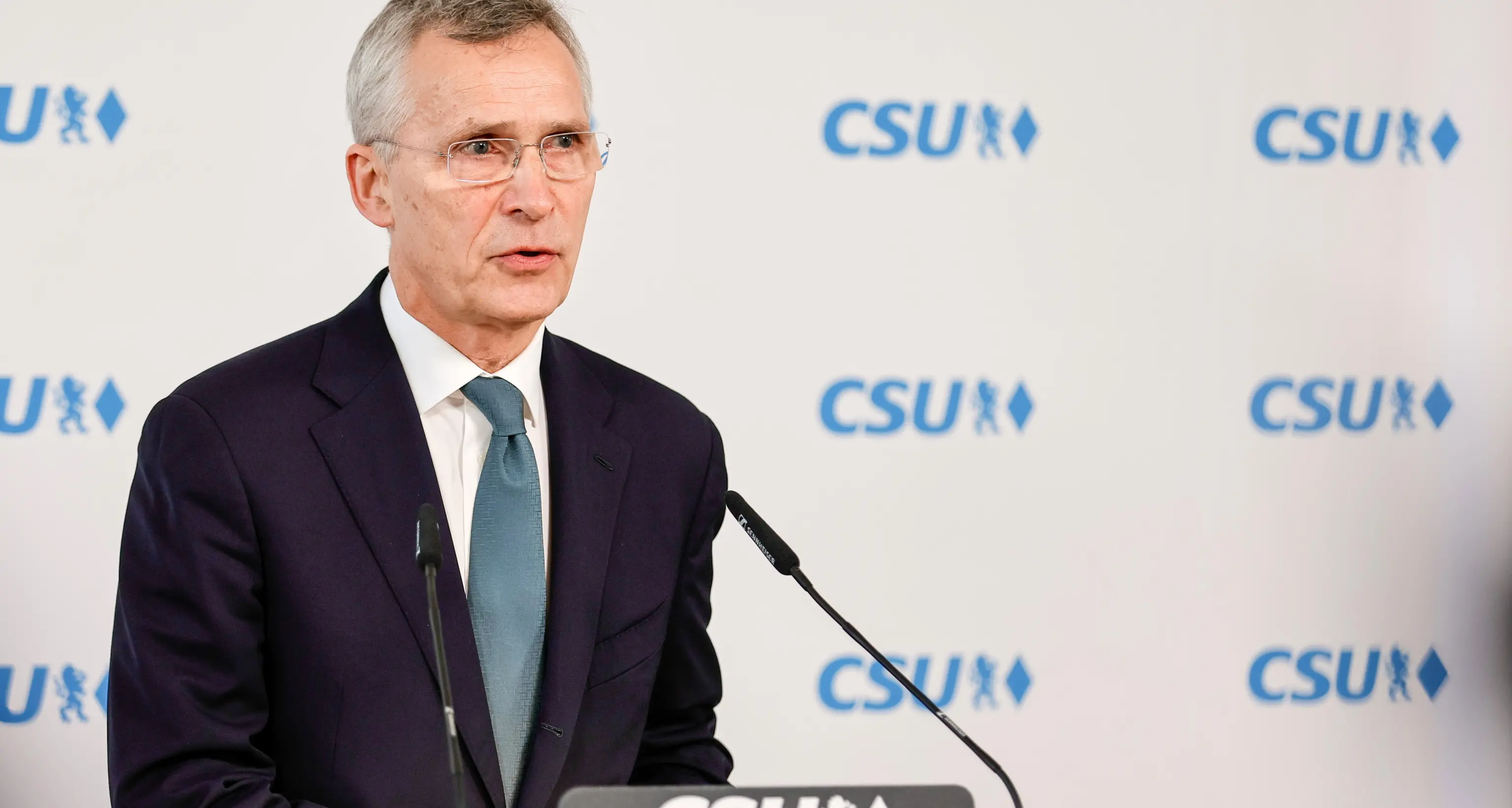 Stoltenberg: due anni di guerra, 'non perdiamoci d'animo'