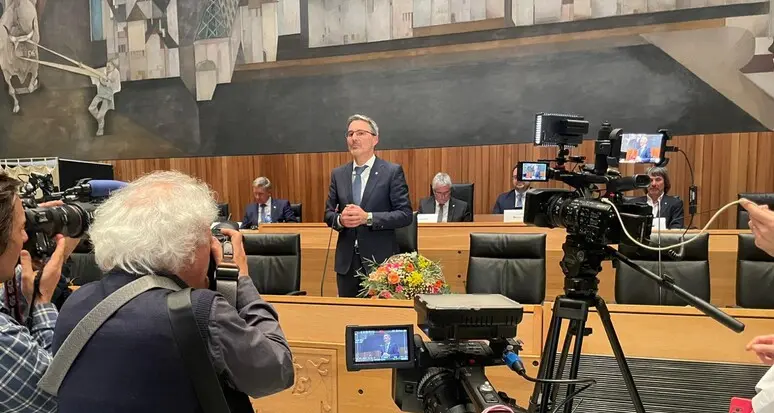 Bolzano, la maggioranza “x-small” rischia in Consiglio ma riesce ad eleggere i candidati per la Commissione dei sei