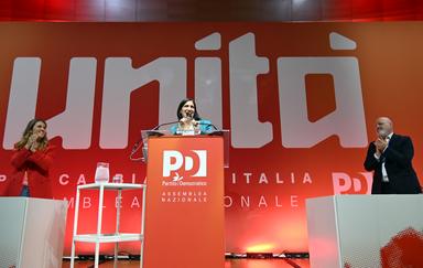 Approvata all'unanimità la proroga del mandato di Schlein alla guida del Pd