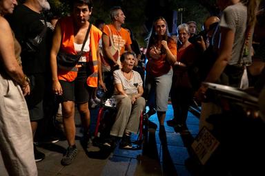 Morte di Maricarmen, minuto di silenzio fuori dall'Assemblea di Madrid