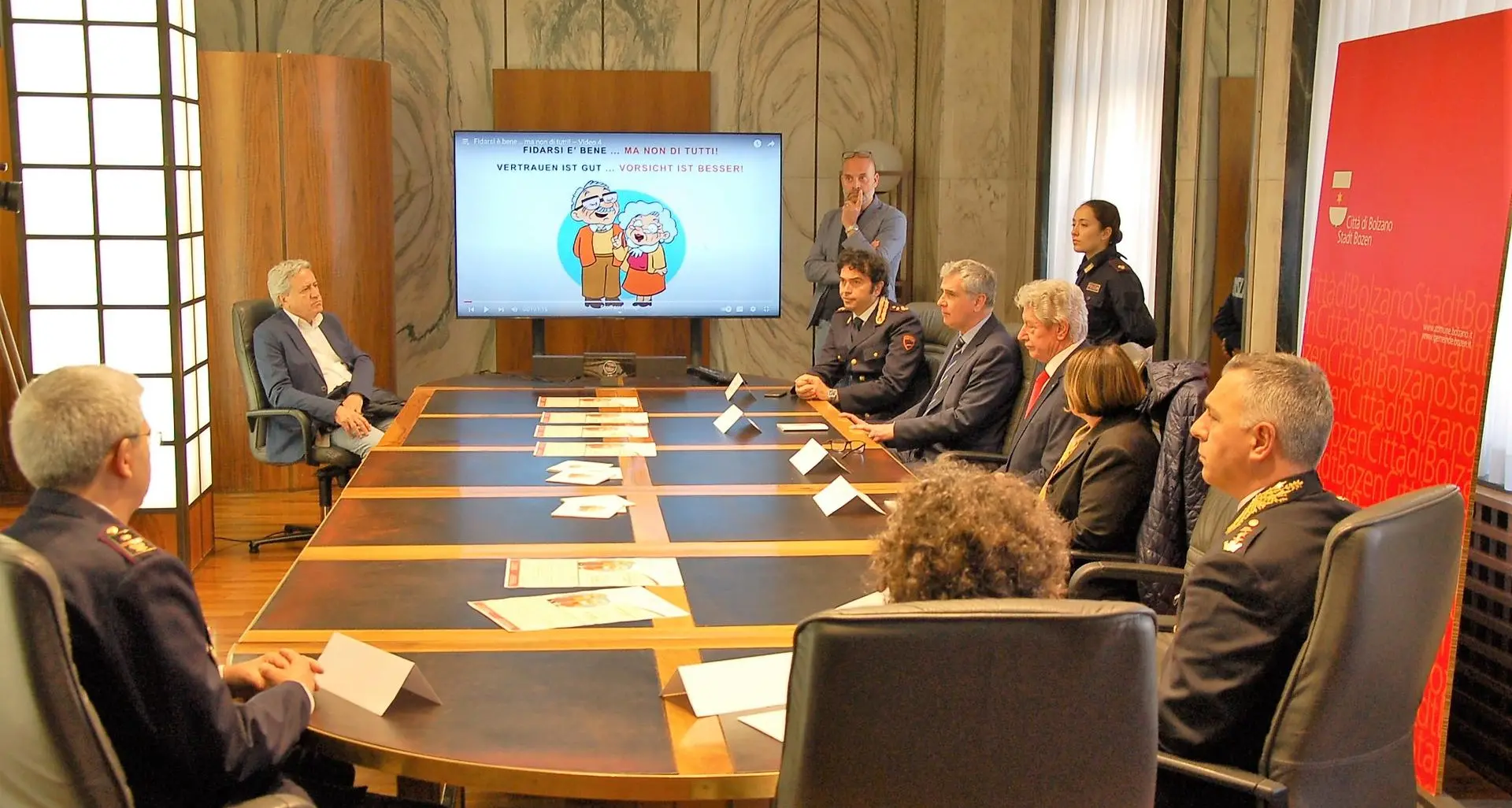 Bolzano, riparte la campagna di prevenzione contro le truffe agli anziani