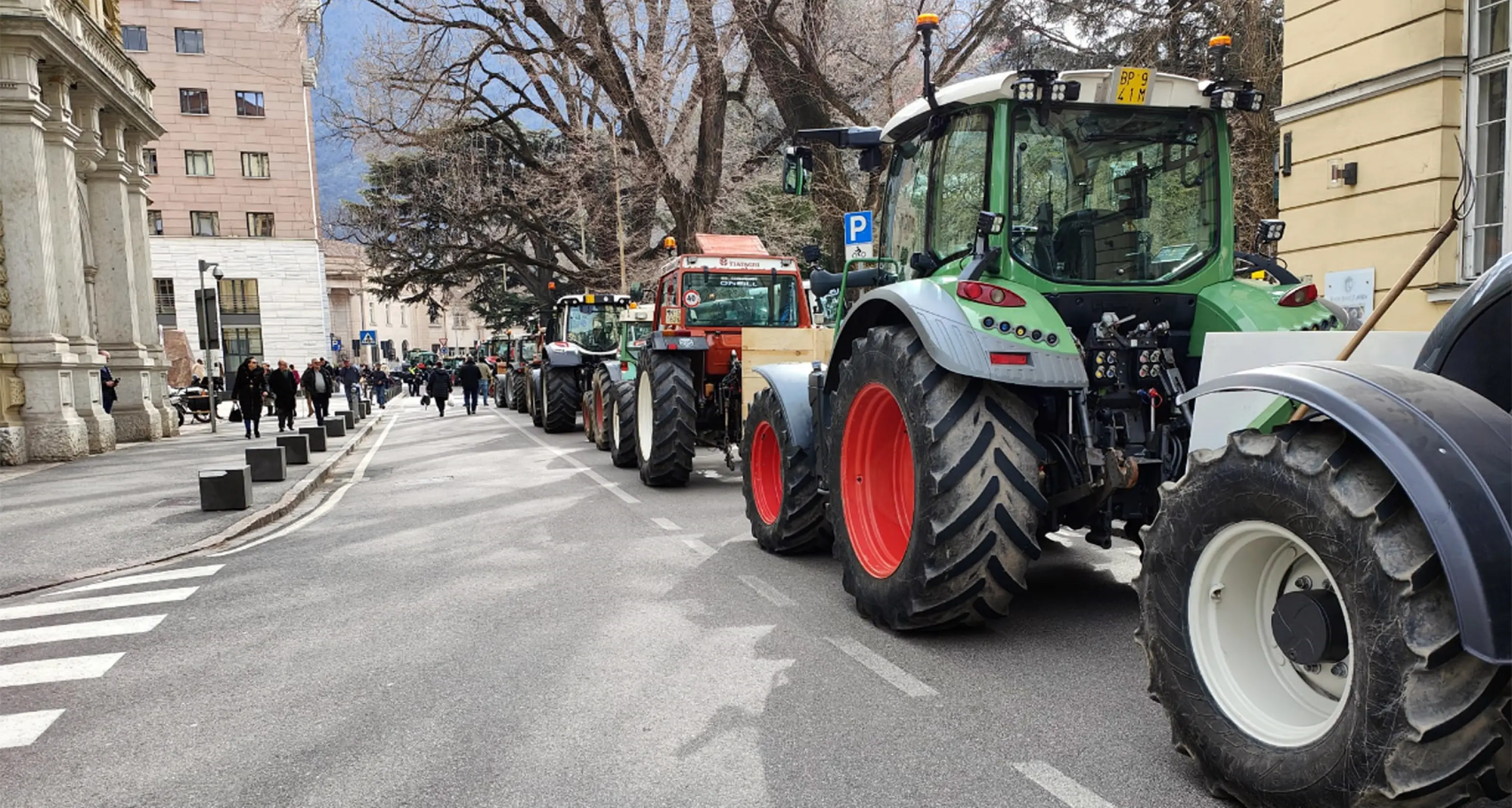 Trattori: domani delegazione agricoltori sarà all'Angelus