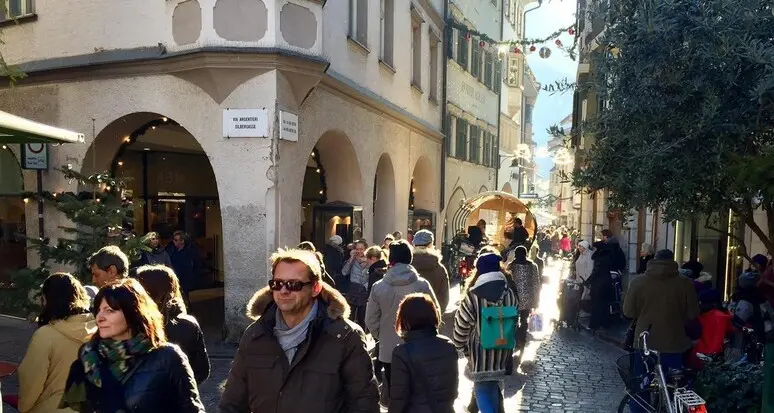 In Alto Adige la percentuale di stranieri supera il 10,7%: sono soprattutto giovani, donne ed europei