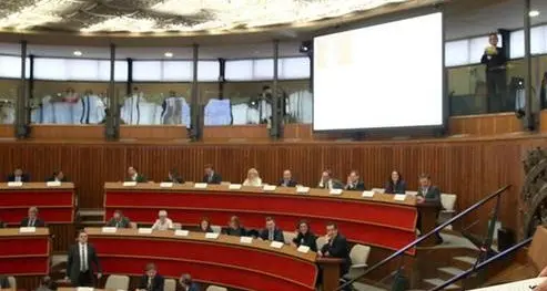 Vitalizi, gli ex consiglieri regionali restituiscono altri 2,5 milioni. Serviranno a sostenere famiglie e lavoro