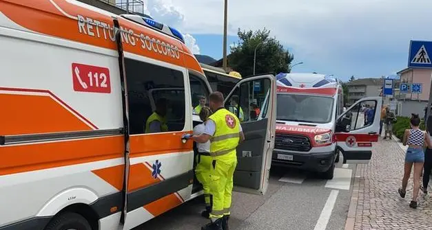 Aggredì i passanti con una spranga a Laives, prosciolto perché incapace di intendere