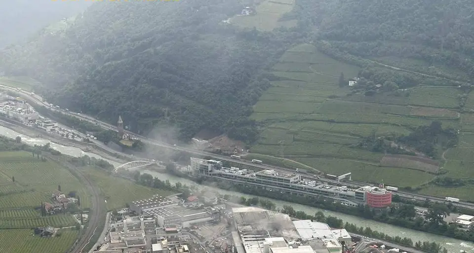 Incendio all’Alpitronic, nel 2023 quasi un miliardo di euro di fatturato