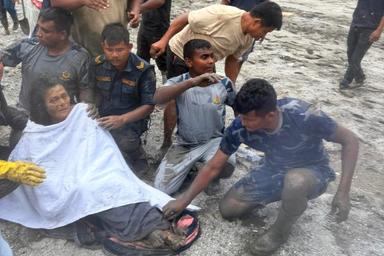 In Nepal 64enne salvata dopo 10 giorni in casa sepolta da fango e detriti