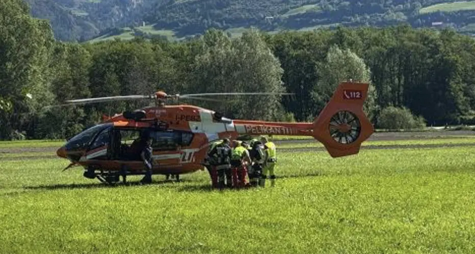 Schianto a Glorenza durante una manovra di sorpasso: centauro in pericolo di vita