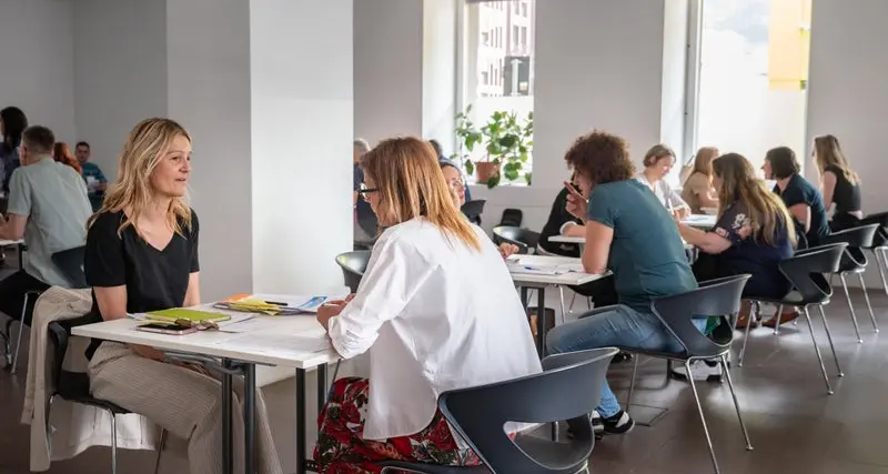 Provincia di Bolzano, “speed dating” tra 58 neoassunti e dirigenti per assegnare i posti