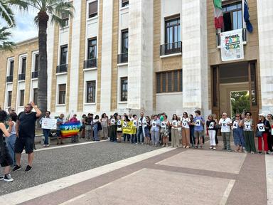 Inchiesta Cpr, presidio di solidarietà a Bari 'medici liberi di curare'